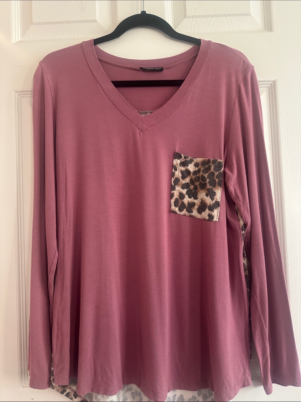 Oversized Lightweight Long Sleeve V-Neck Swing Tee with Leopard Pocket & Back